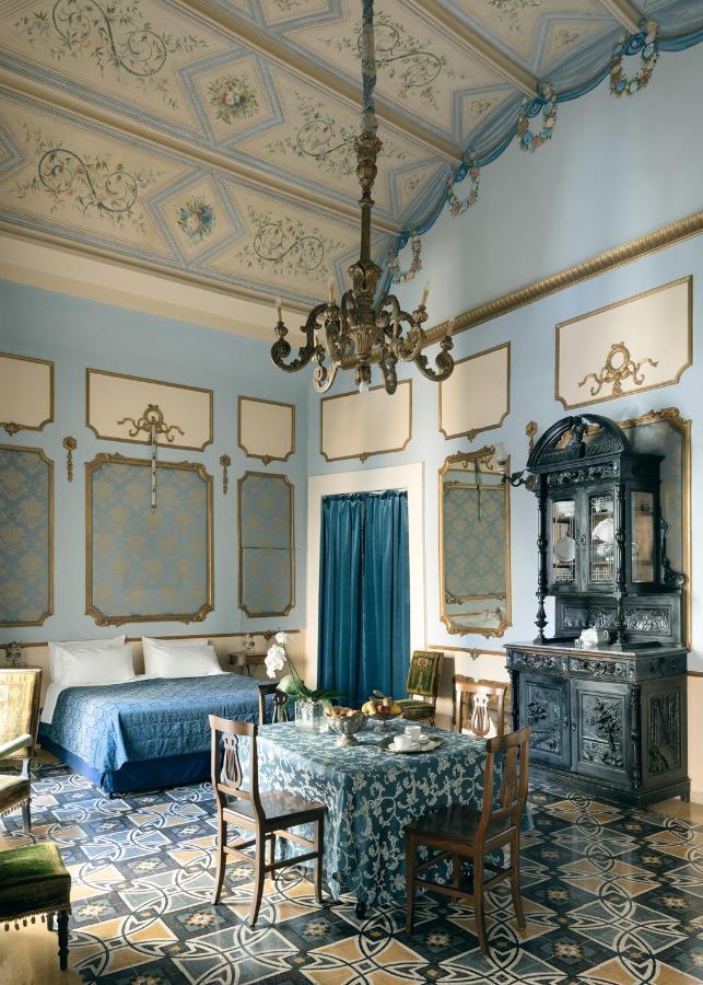 Carafa Di Maddaloni Residenza Di Charme Hotell Napoli Eksteriør bilde