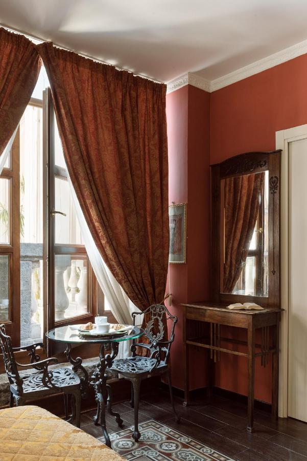 Carafa Di Maddaloni Residenza Di Charme Hotell Napoli Eksteriør bilde