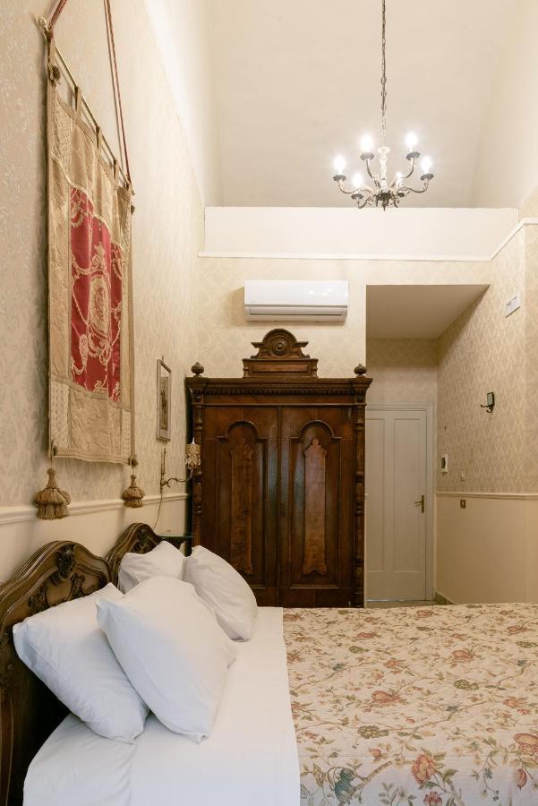 Carafa Di Maddaloni Residenza Di Charme Hotell Napoli Eksteriør bilde