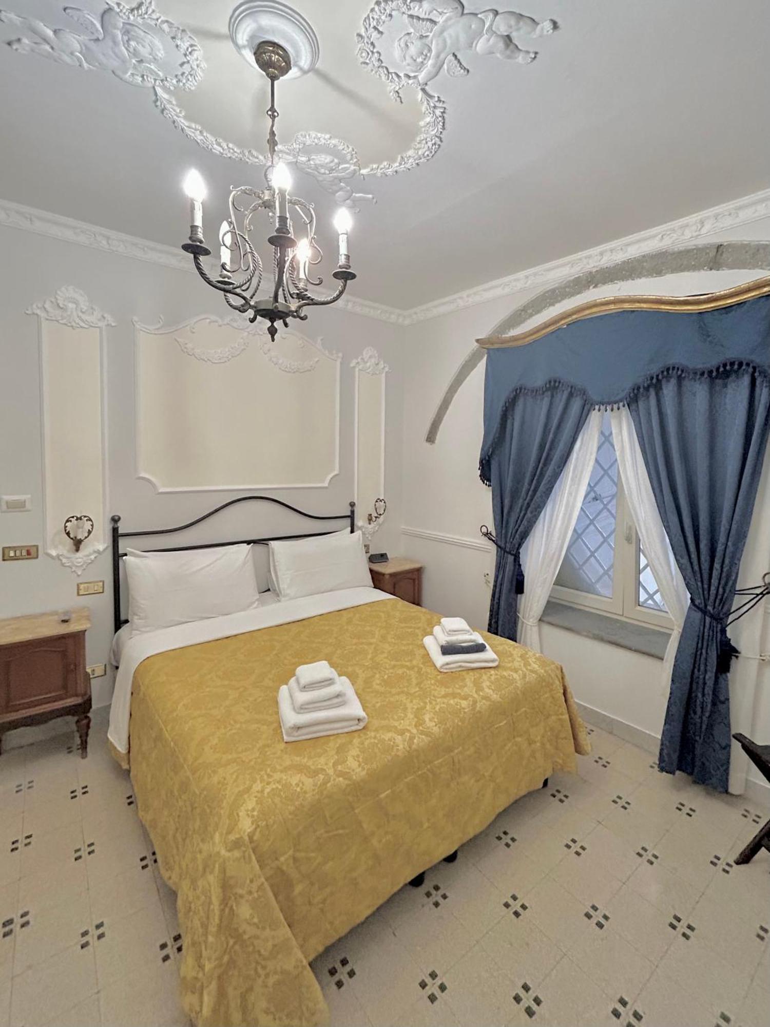 Carafa Di Maddaloni Residenza Di Charme Hotell Napoli Eksteriør bilde
