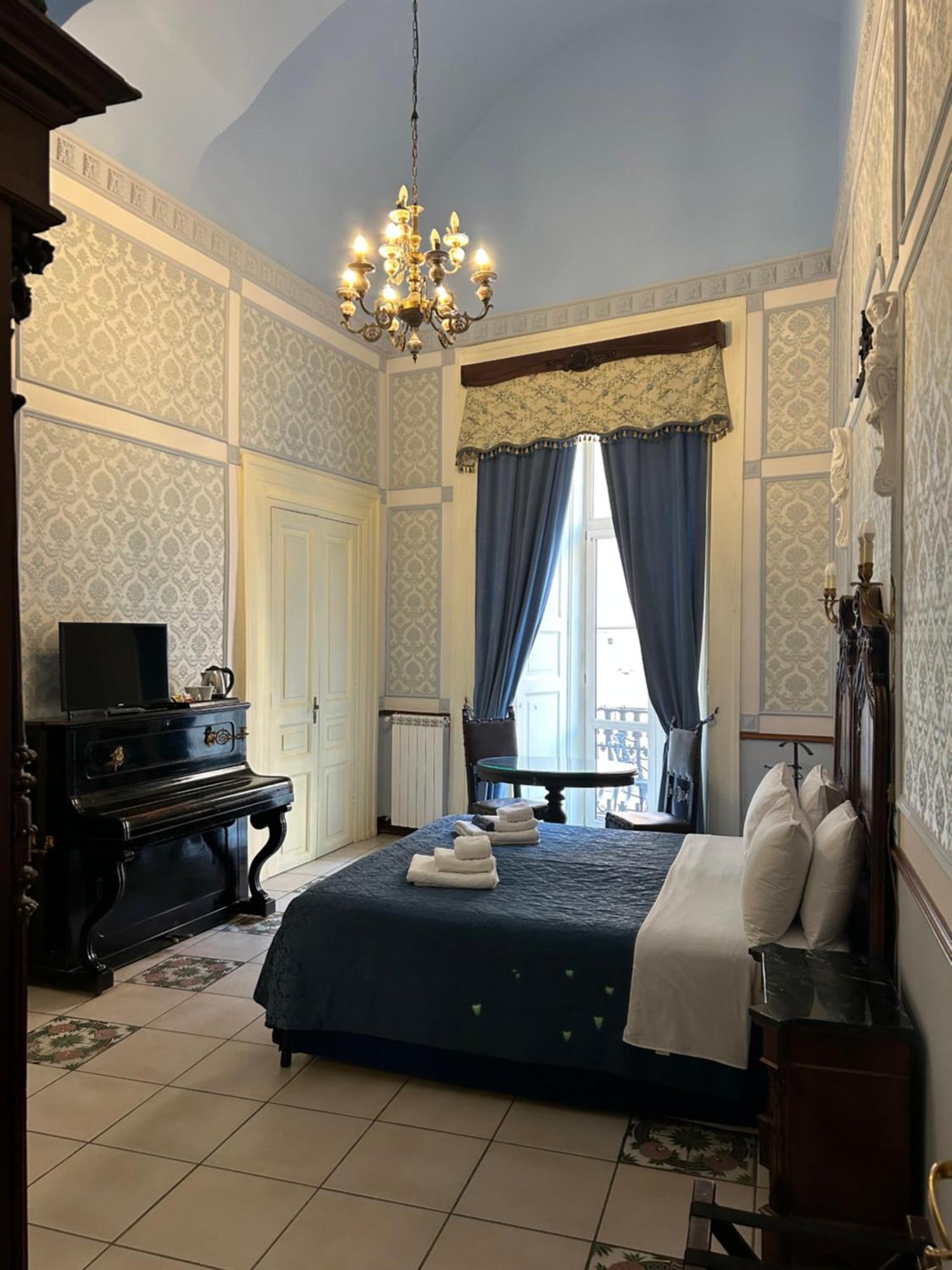 Carafa Di Maddaloni Residenza Di Charme Hotell Napoli Eksteriør bilde