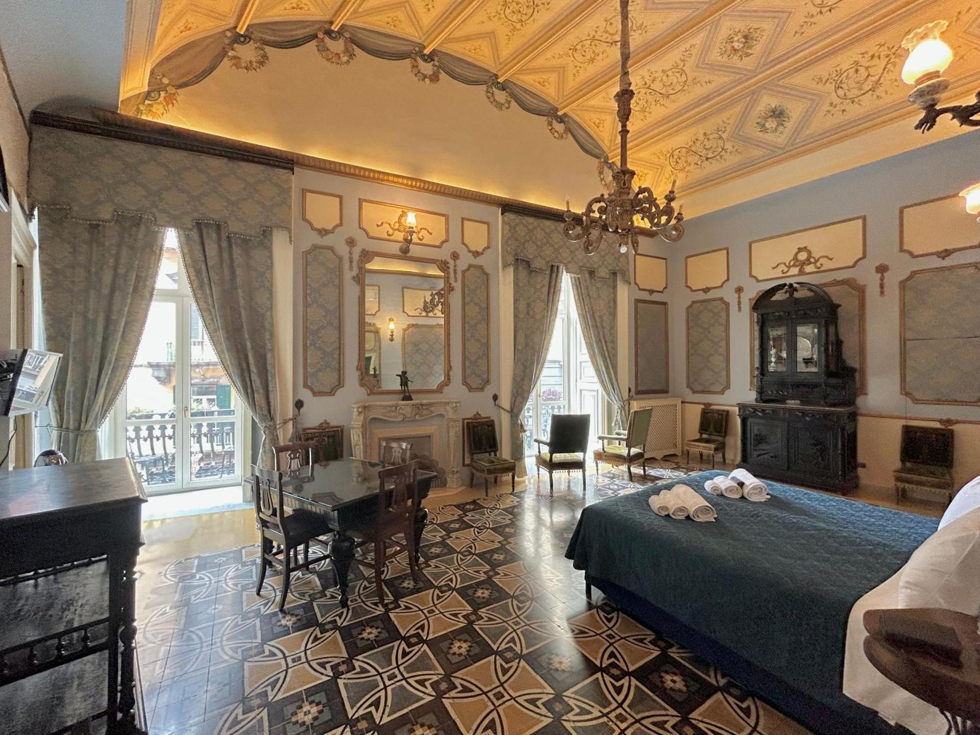 Carafa Di Maddaloni Residenza Di Charme Hotell Napoli Eksteriør bilde