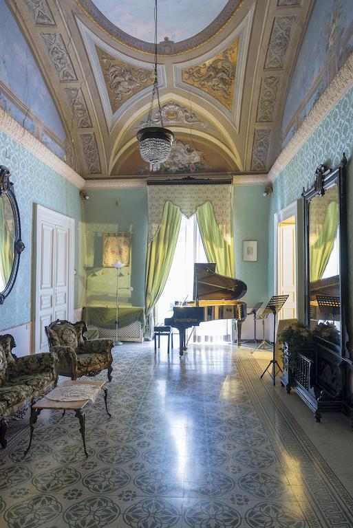 Carafa Di Maddaloni Residenza Di Charme Hotell Napoli Eksteriør bilde